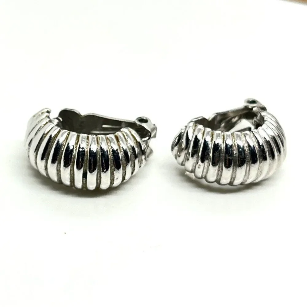Vintage KENNETH JAY LANE Earrings KJL Silver Shrimp Hoop Ribbed Clip On_8